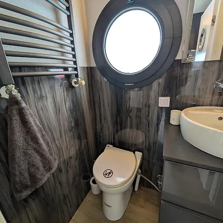 Botel Sanches View *