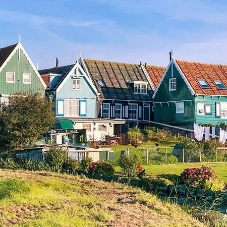 Winter Escape At Houseboat Sanches View