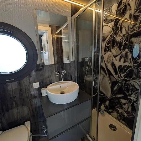 Πλωτό κατάλυμα Winter Escape At Houseboat Sanches View *