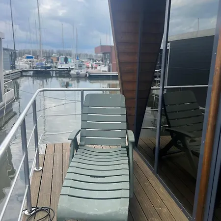 Winter Escape At Houseboat Sanches View * Monnickendam